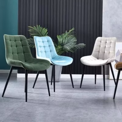 Großhandel Design-Raummöbel, nordischer Metallbein-Hochzeitsstuhl für den Außenbereich, moderner Esszimmerstuhl aus der Mitte des Jahrhunderts, französischer Esszimmerstuhl aus Kunstleder und Samt